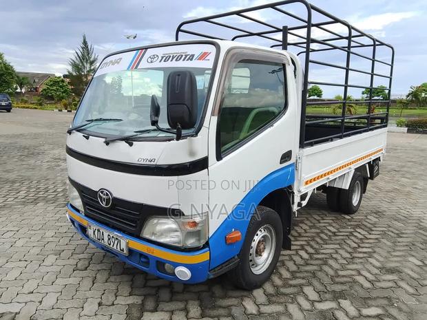 Toyota Dyna 2014 White