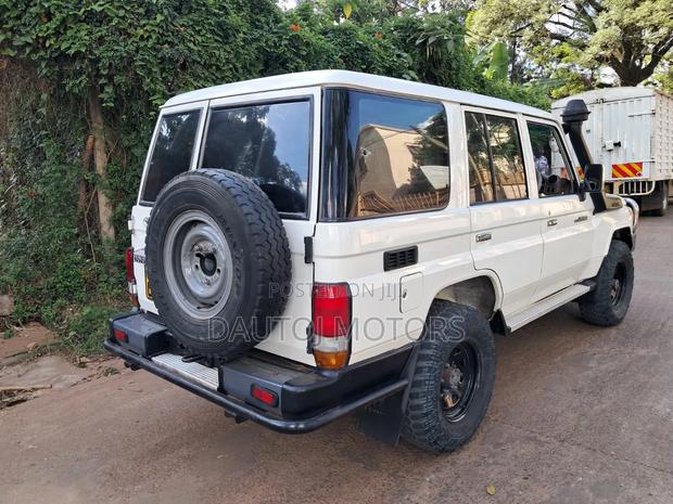 Toyota Land Cruiser 2012 White