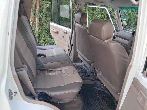Toyota Land Cruiser 2012 White