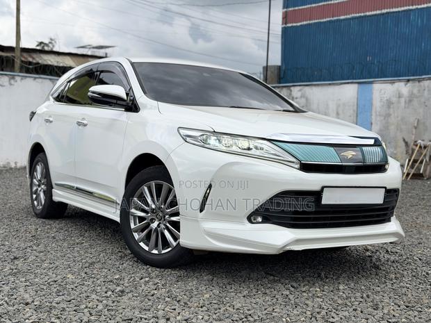 Toyota Harrier 2.0 2018 White