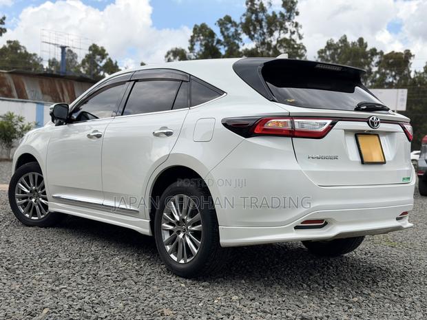 Toyota Harrier 2.0 2018 White