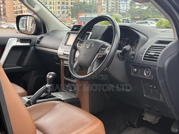 Toyota Land Cruiser Prado 2.7 2021 Black