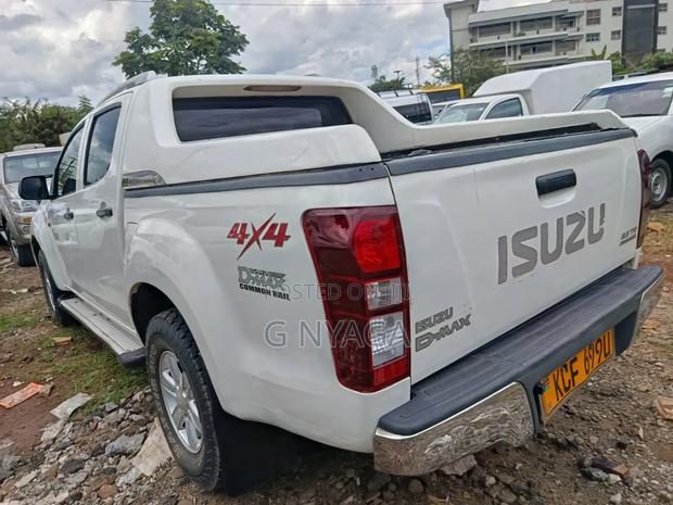 Isuzu D-MAX 2015 White