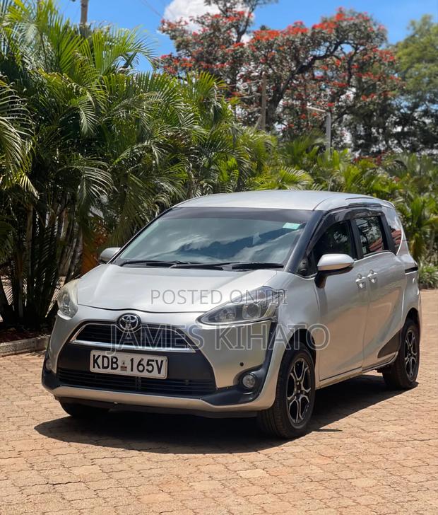 Toyota Sienta 2015 Silver