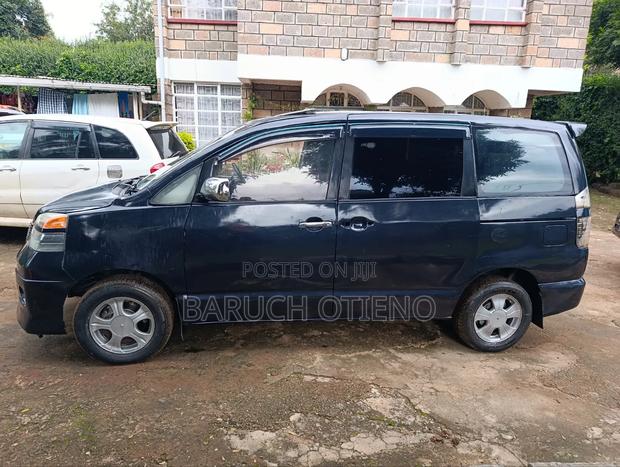 Toyota Voxy 2006 Blue