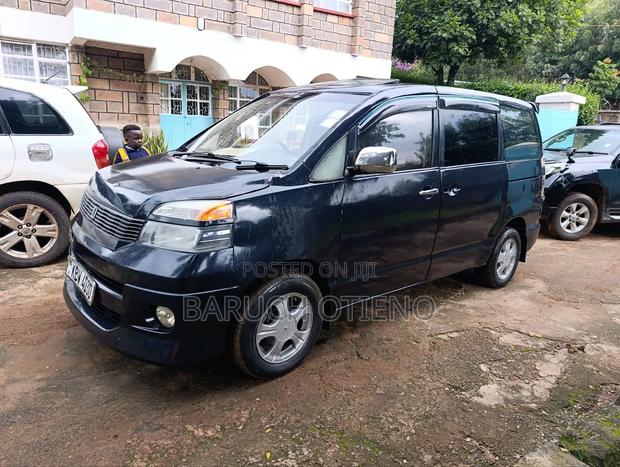 Toyota Voxy 2006 Blue