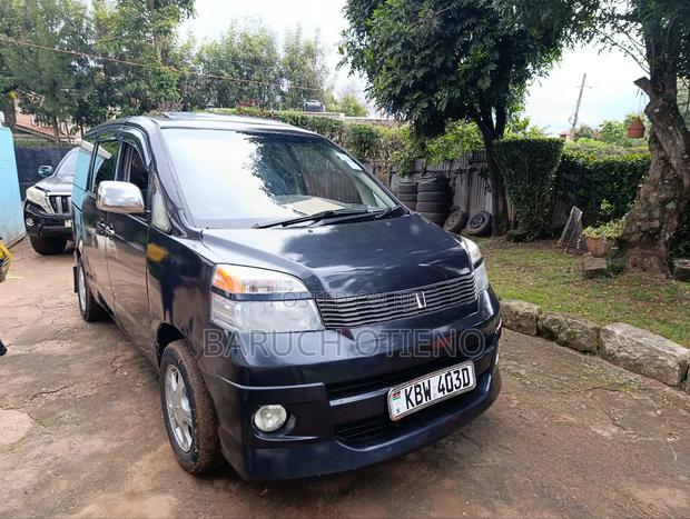 Toyota Voxy 2006 Blue