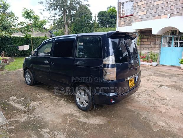 Toyota Voxy 2006 Blue