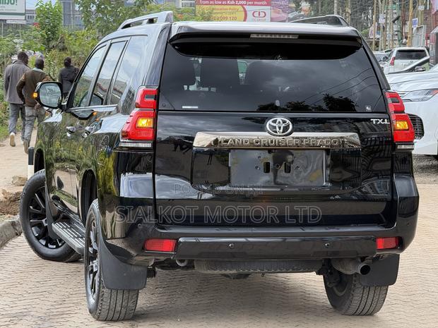 Toyota Land Cruiser Prado 2.7 2022 Black