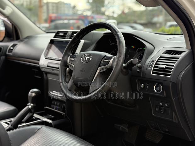 Toyota Land Cruiser Prado 2.8 2021 White
