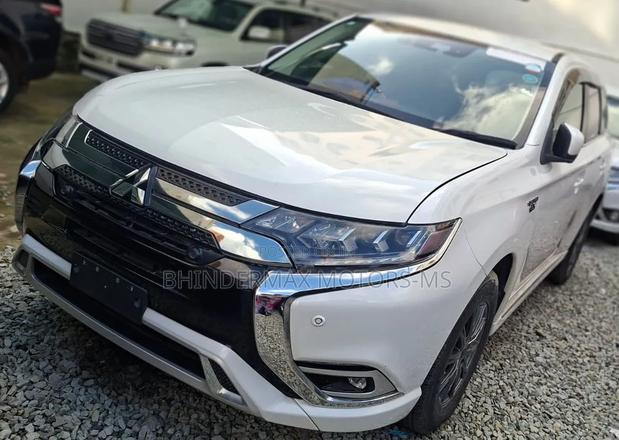 Mitsubishi Outlander PHEV 2019 White