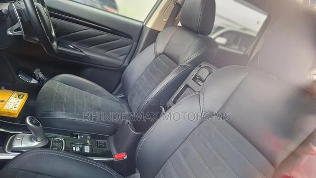 Mitsubishi Outlander PHEV 2019 White