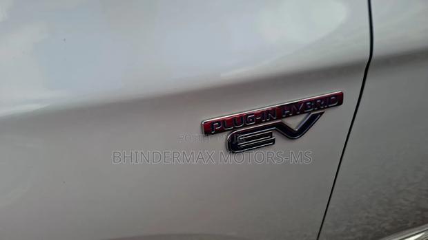 Mitsubishi Outlander PHEV 2019 White