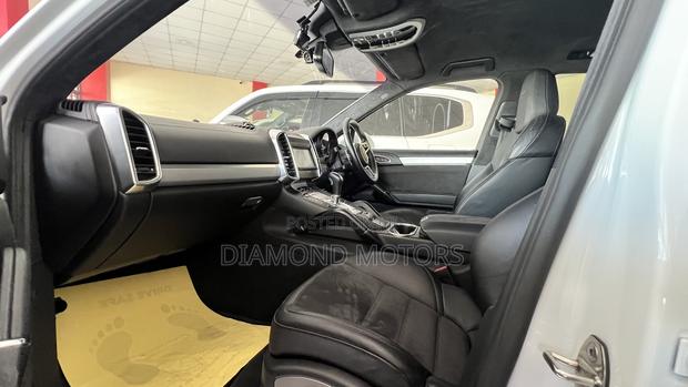 Porsche Cayenne GTS AWD 2016 Pearl