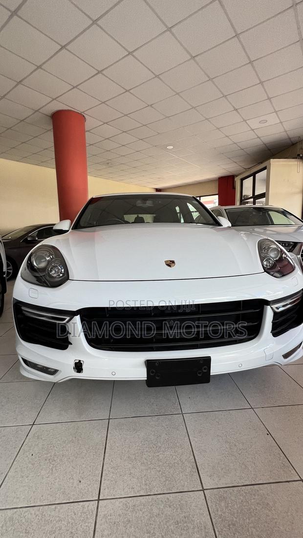 Porsche Cayenne GTS AWD 2016 Pearl