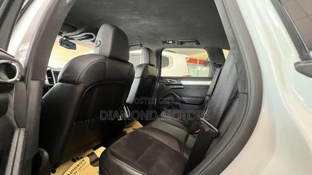 Porsche Cayenne GTS AWD 2016 Pearl
