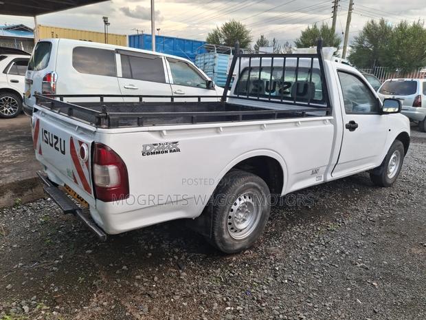 Isuzu D-MAX 2009 White