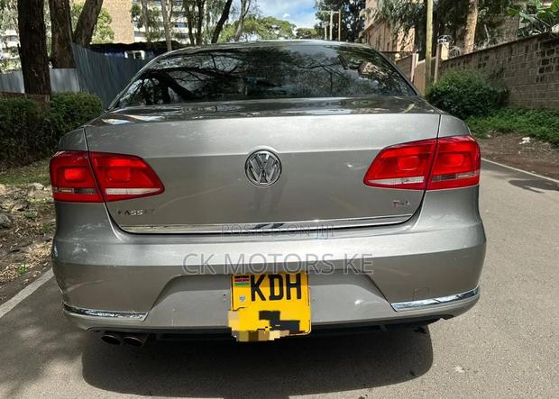 Volkswagen Passat 2014 Gray