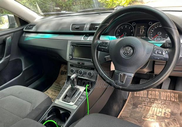 Volkswagen Passat 2014 Gray