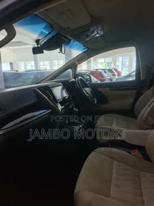 Toyota Alphard 2.5 Petrol FWD 2019 Gold