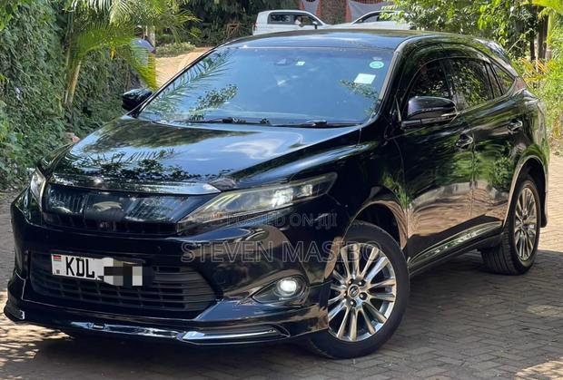 Toyota Harrier 2.0 2016 Black