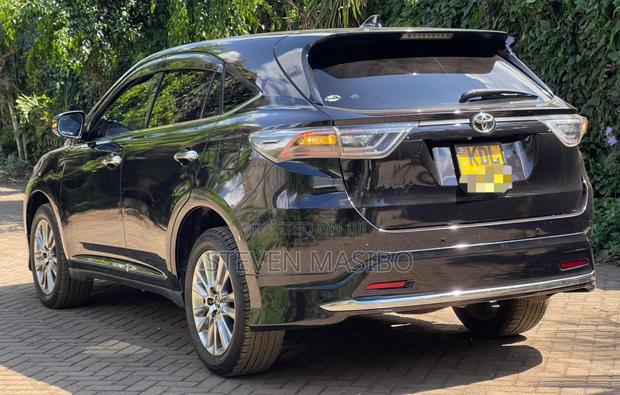 Toyota Harrier 2.0 2016 Black