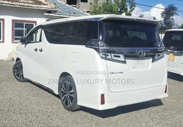 Toyota Alphard 2.5 Petrol FWD 2019 White