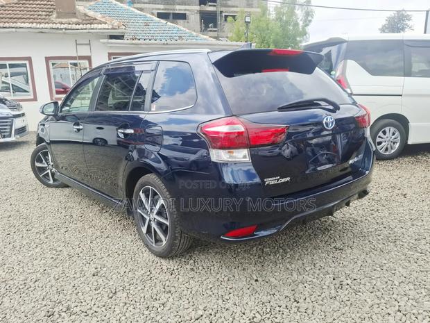 Toyota Corolla Fielder 1.5 Hybrid FWD 2019 Blue