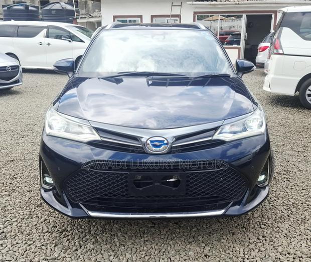 Toyota Corolla Fielder 1.5 Hybrid FWD 2019 Blue