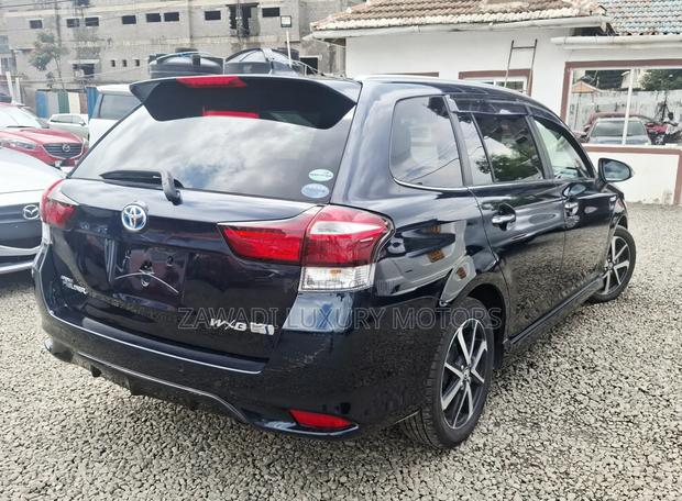 Toyota Corolla Fielder 1.5 Hybrid FWD 2019 Blue