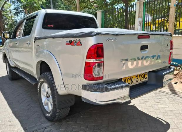 Toyota Hilux 2010 Silver