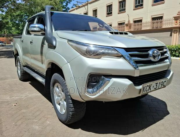 Toyota Hilux 2010 Silver