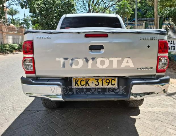 Toyota Hilux 2010 Silver
