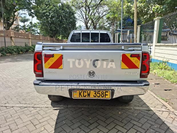 Toyota Hilux 2.5 D-4D SRX 2012 Silver