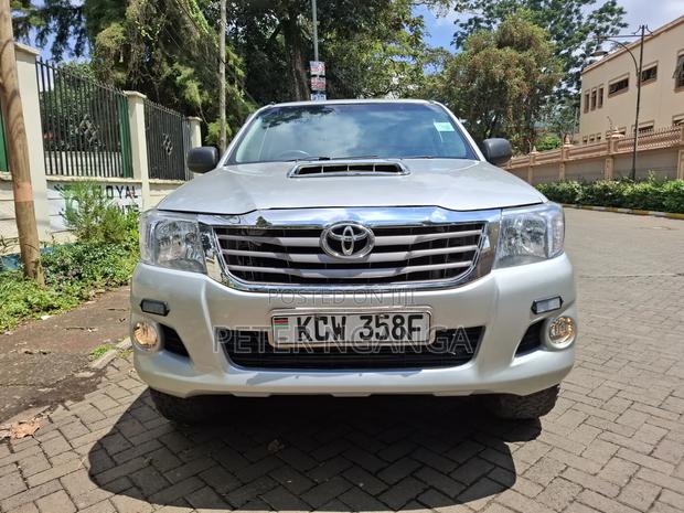 Toyota Hilux 2.5 D-4D SRX 2012 Silver