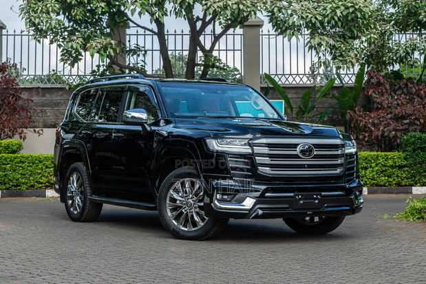 Toyota Land Cruiser LC300 2023 Black