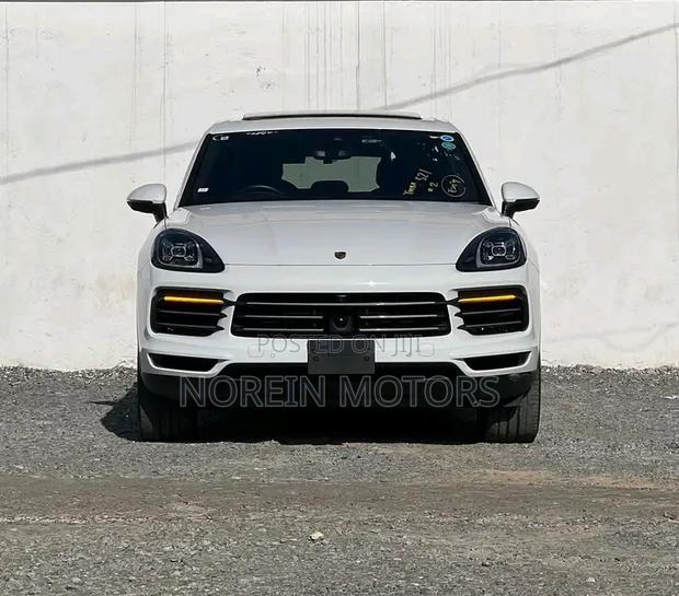 Porsche Cayenne Turbo AWD 2020 Off white