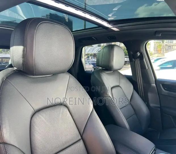 Porsche Cayenne Turbo AWD 2020 Off white