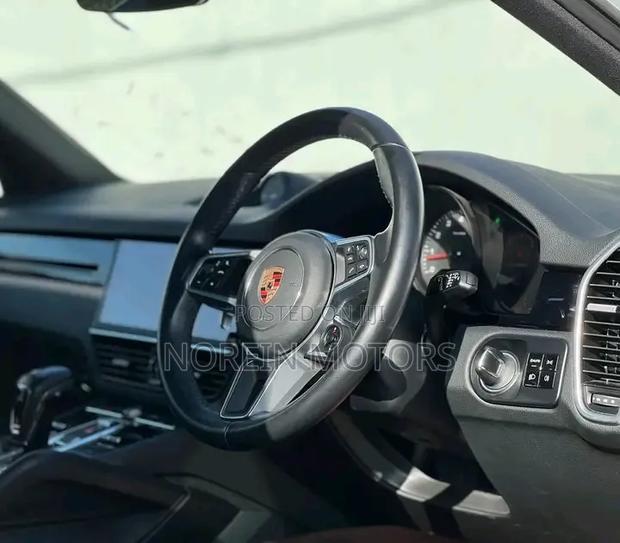 Porsche Cayenne Turbo AWD 2020 Off white