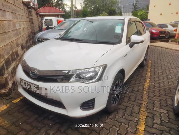 Toyota Axio 1.5 Hybrid 2WD 2015 White