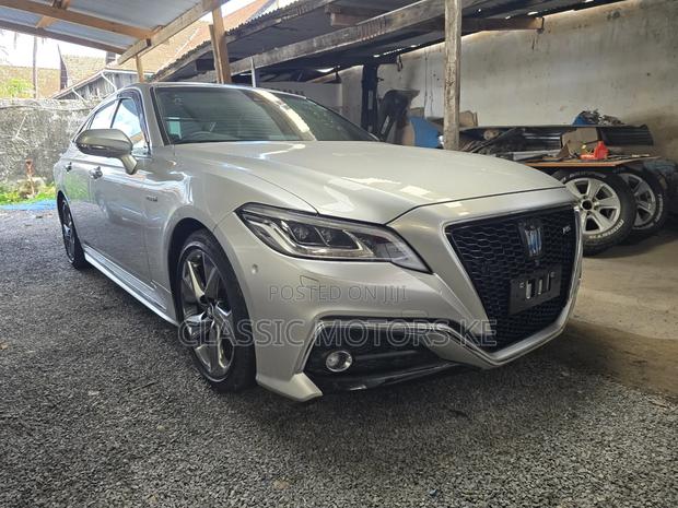 Toyota Crown 2019 Silver