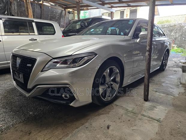 Toyota Crown 2019 Silver
