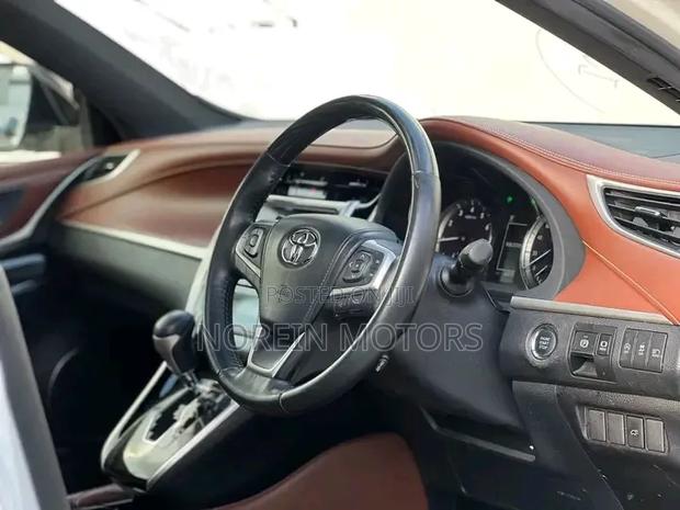 Toyota Harrier 2.5 Hybrid GR Sport 2019 White