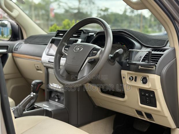 Toyota Land Cruiser Prado 2.7 2020 Gray