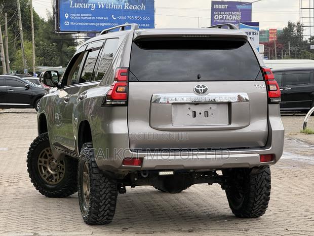 Toyota Land Cruiser Prado 2.7 2020 Gray