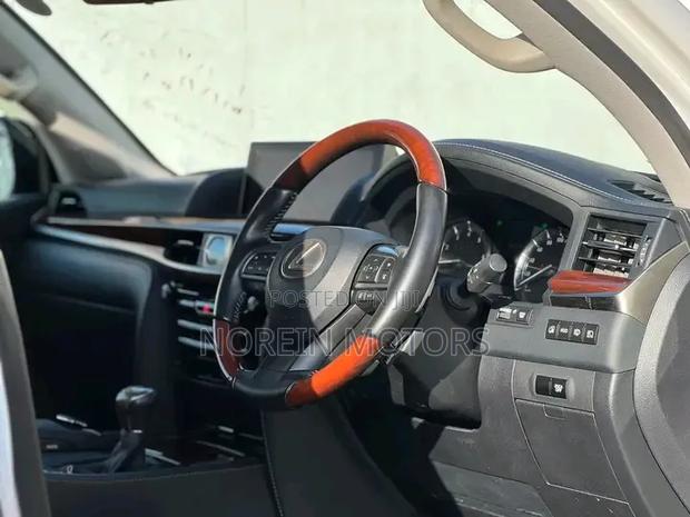Lexus LX 570 AWD 2020 Pearl