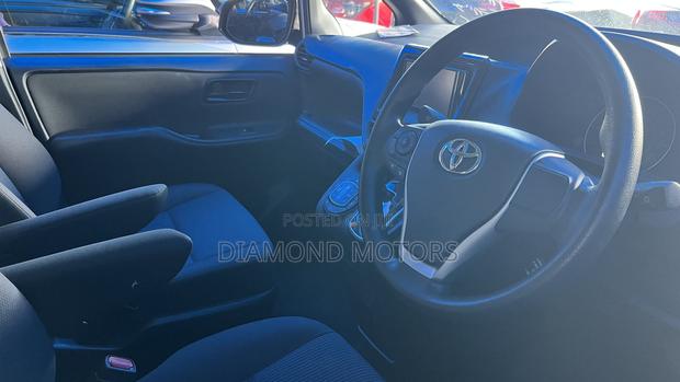 Toyota Voxy 2019 Silver