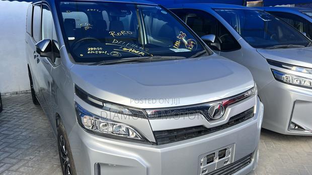 Toyota Voxy 2019 Silver
