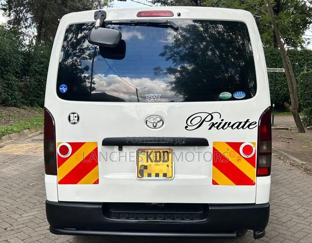 Toyota HiAce 2014 White