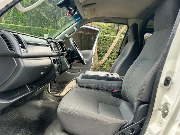 Toyota HiAce 2014 White